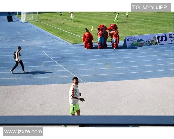 香港足球明星荣获国际大奖的精彩瞬间与背后故事分享